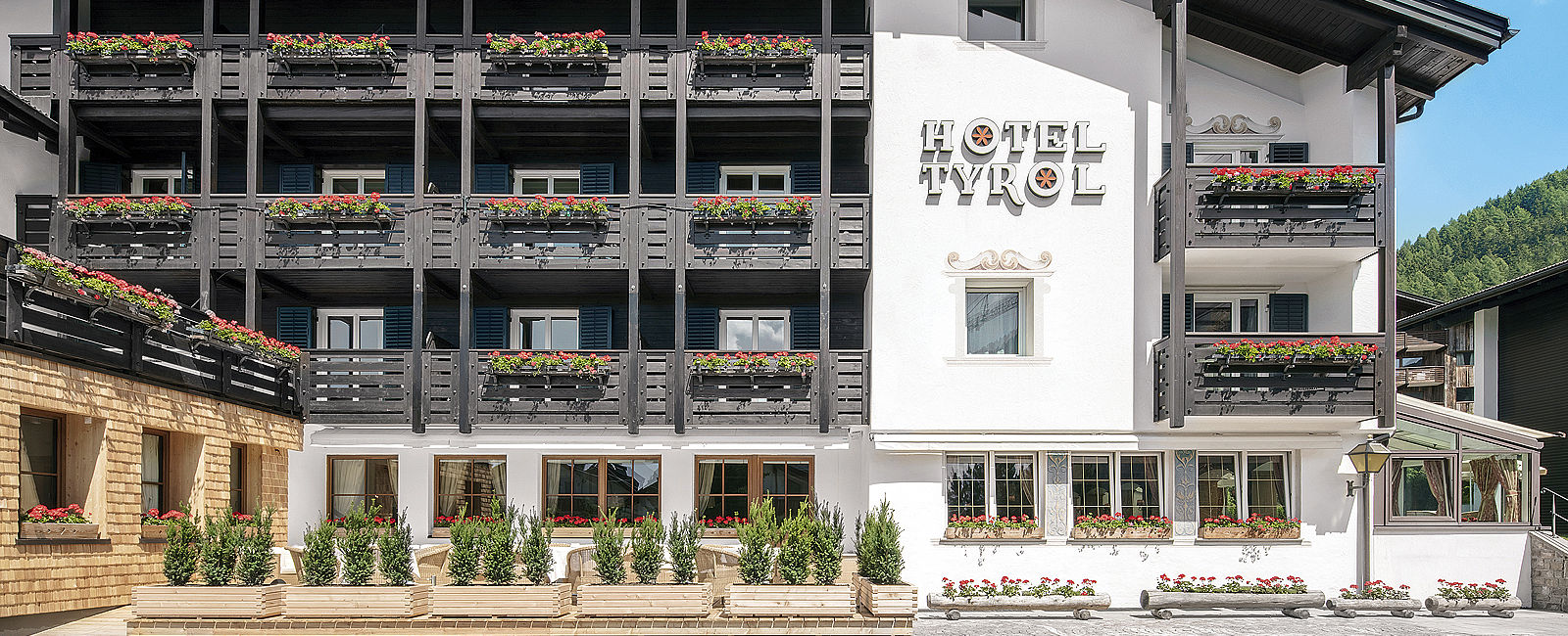 VERY SPECIAL HOTEL
 Hotel Tyrol 
 Winter auf Wolke 7 