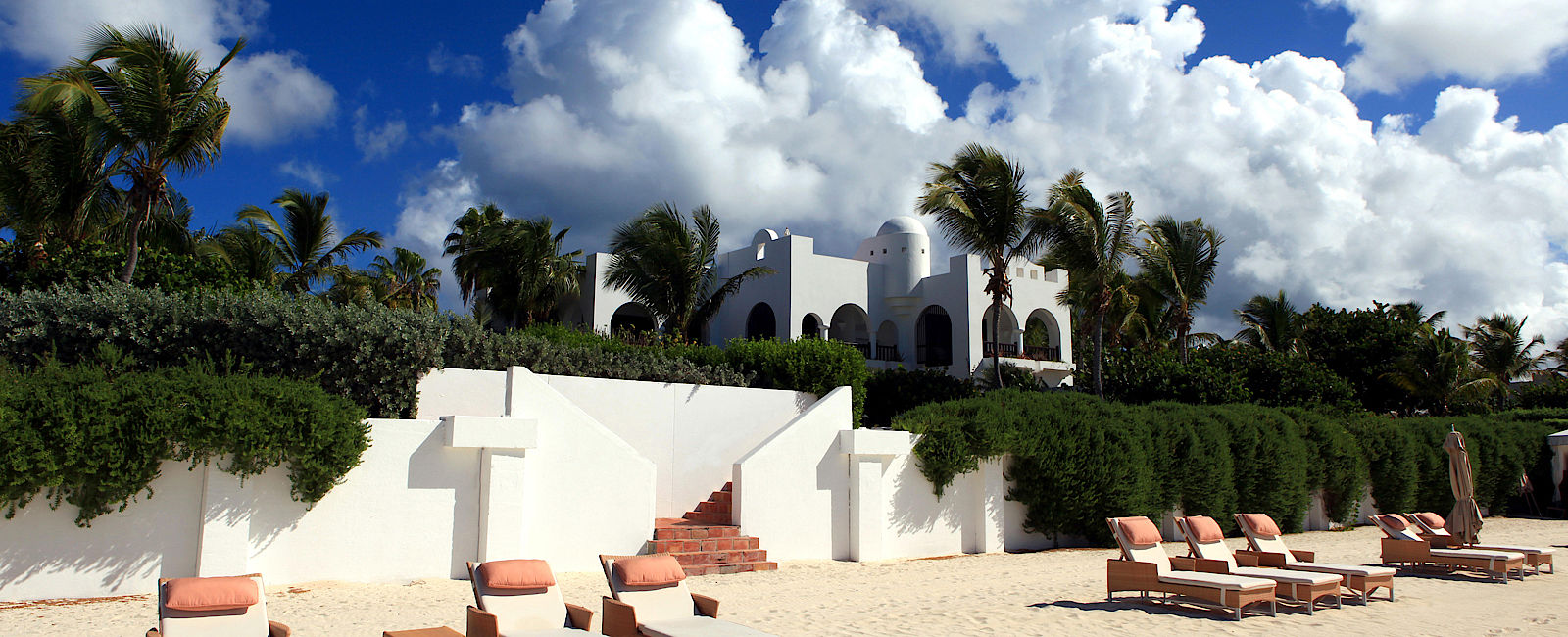HOTEL TIPPS
 Cap Juluca 
 Exquisites Romantikhotel in der Karibik 