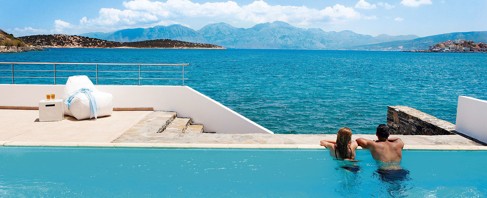 VERY SPECIAL HOTEL
 Minos Beach Art Hotel, Griechenland 
 Kunsttempel mit Meeresblick 