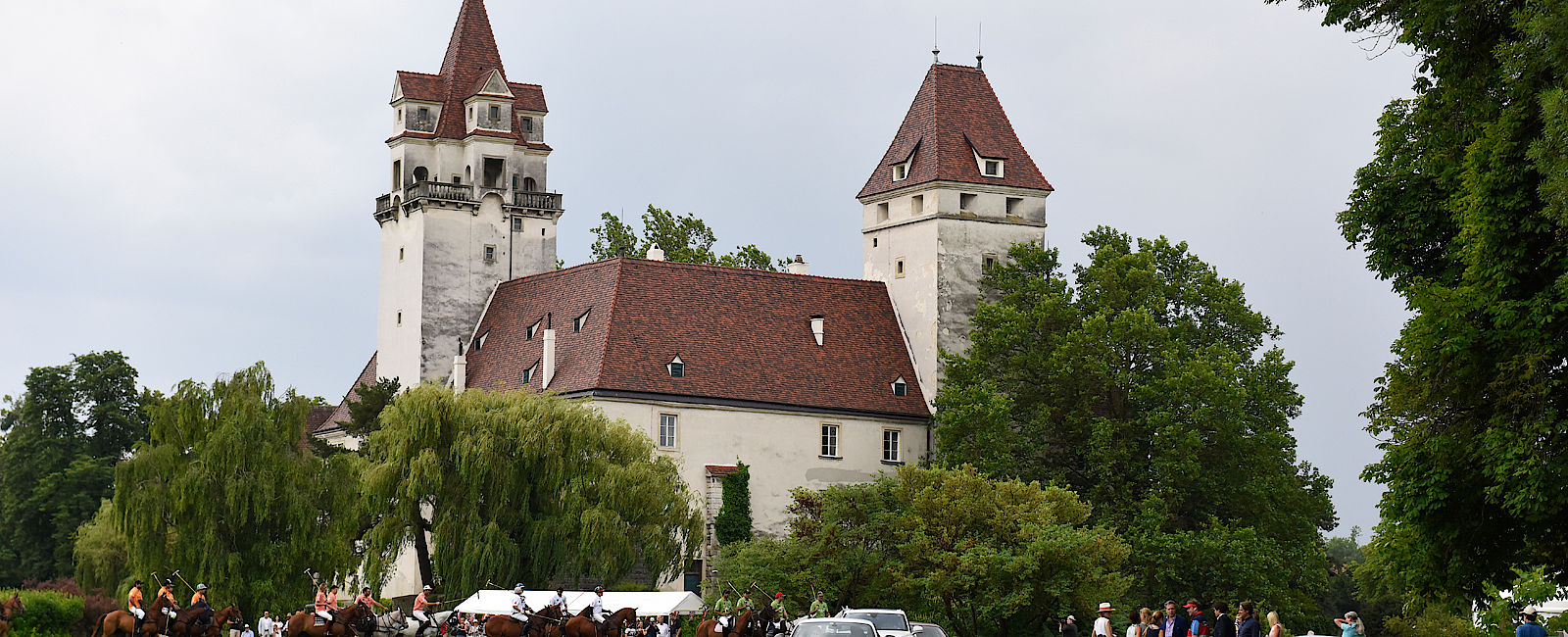 GRATULANTEN
 Hochkarätige Spiele bei Schloss Ebreichsdorf 
