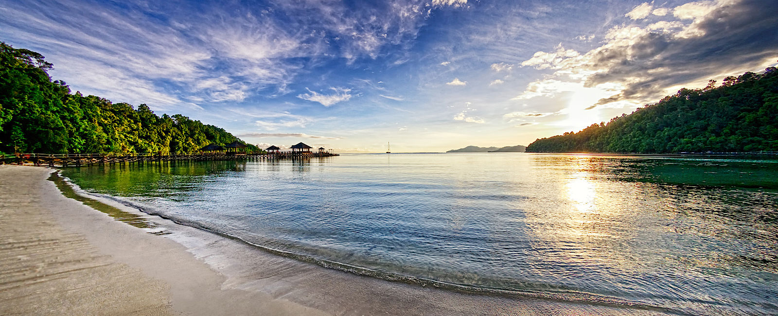 VERY SPECIAL HOTEL
 Bunga Raya Island Resort 
 Paradies auf Erden 