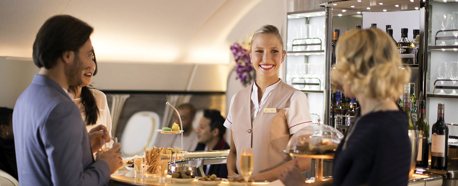 AIRLINE NEWS
 Emirates neue A380 Bord-Lounge 
