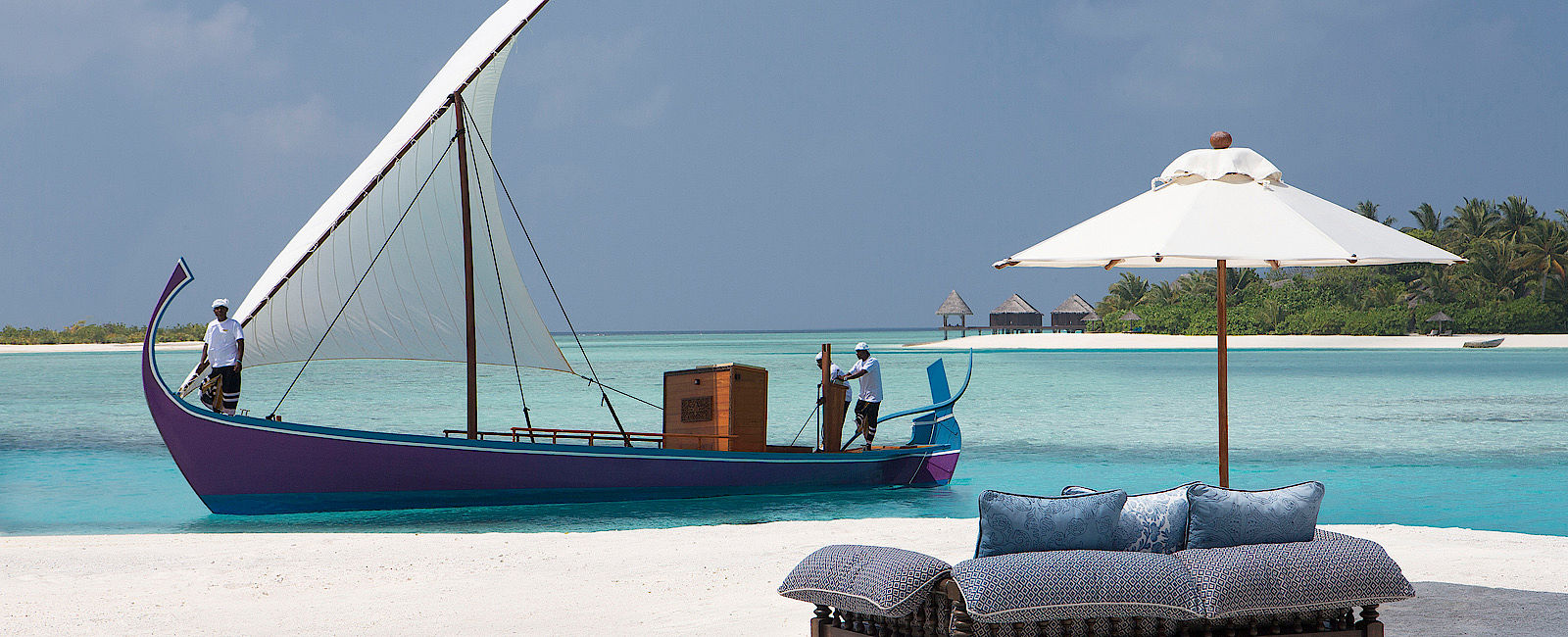 VERY SPECIAL HOTEL
 Naladhu Maldives 
 Eine Reise an die schönsten Orte 