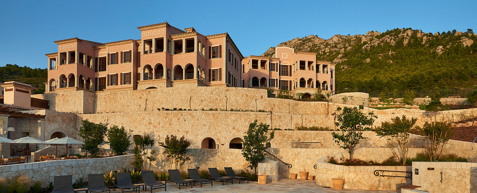 VERY SPECIAL HOTEL
 Park Hyatt Mallorca 
 Ein Sinnesrausch 