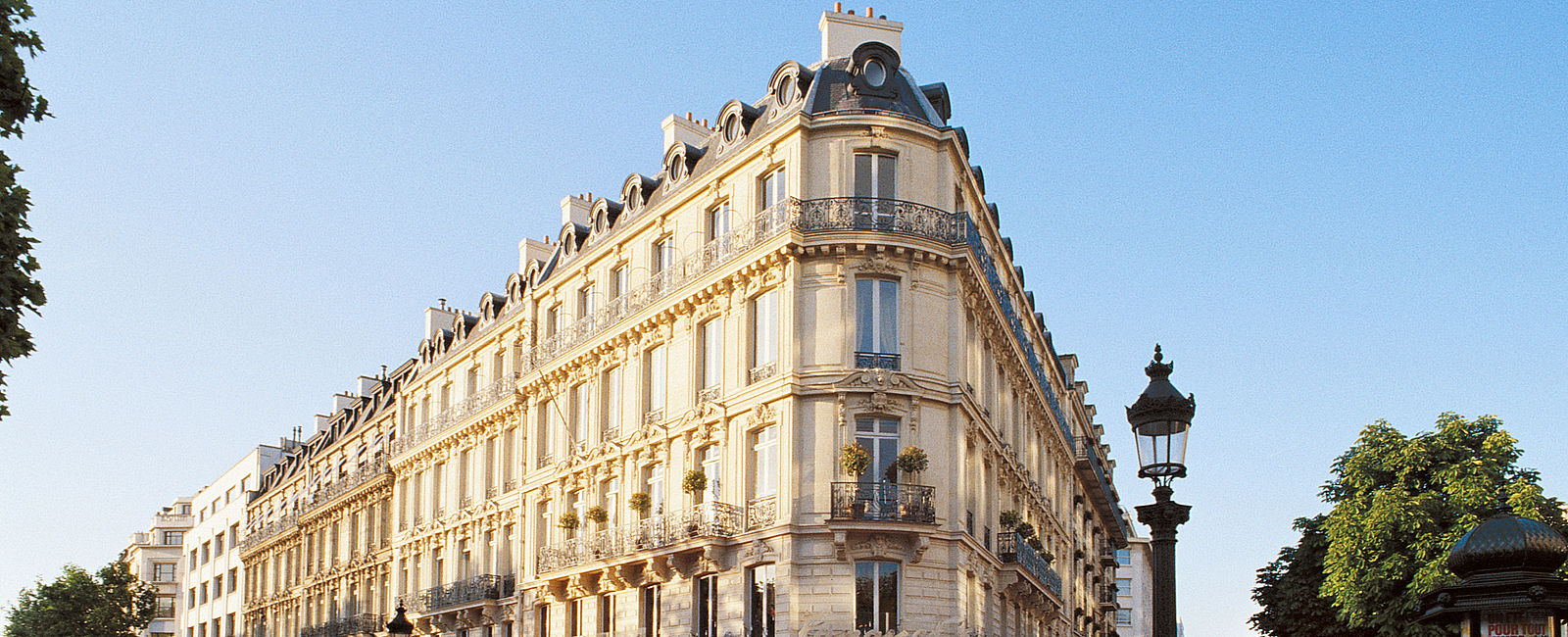 HOTELTEST
 Hôtel Barrière Le Fouquet's 
 Luxus-Urgestein und Promi-Treffpunkt 