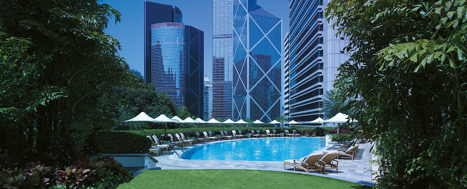 VERY SPECIAL HOTEL
 Island Shangri-La, Hongkong 
 Auf der schönen Seite 