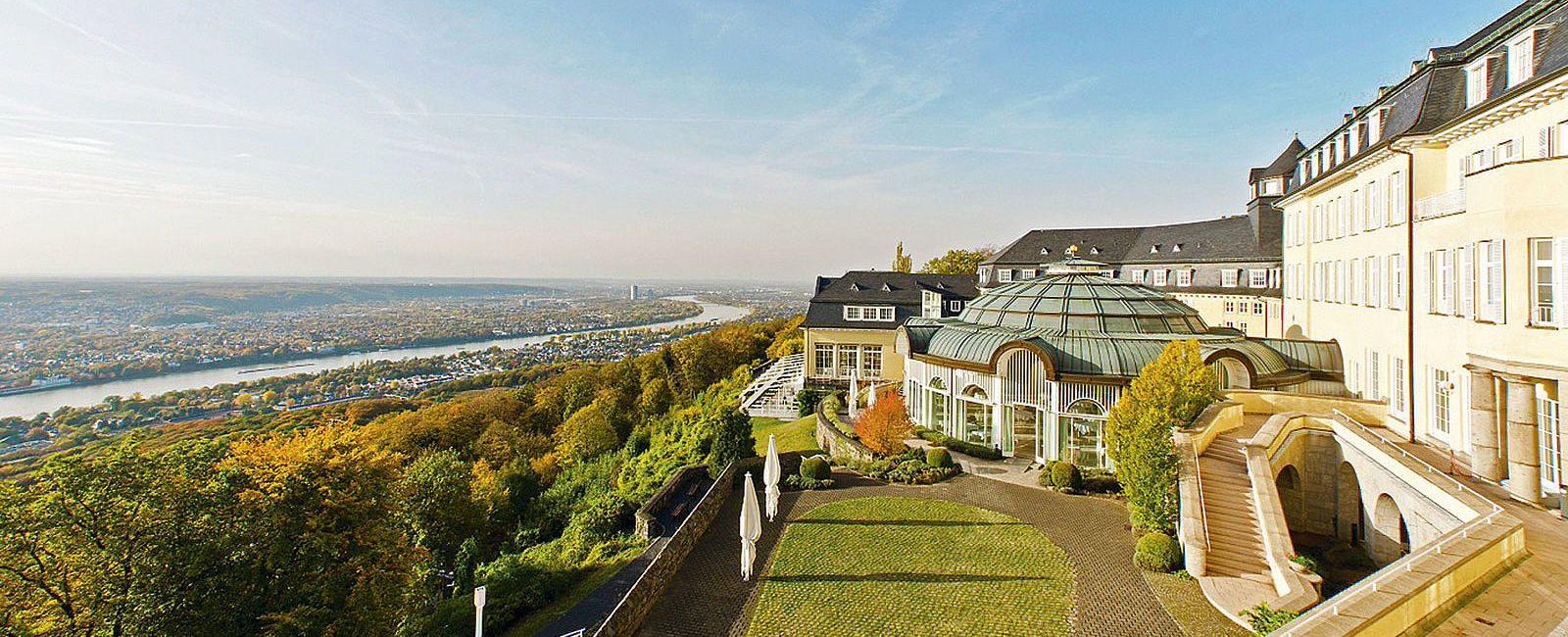 HOTEL TIPPS
 Steigenberger Grandhotel Petersberg, Nordrhein-Westfalen, Deutschland 
 Tradition und Moderne 