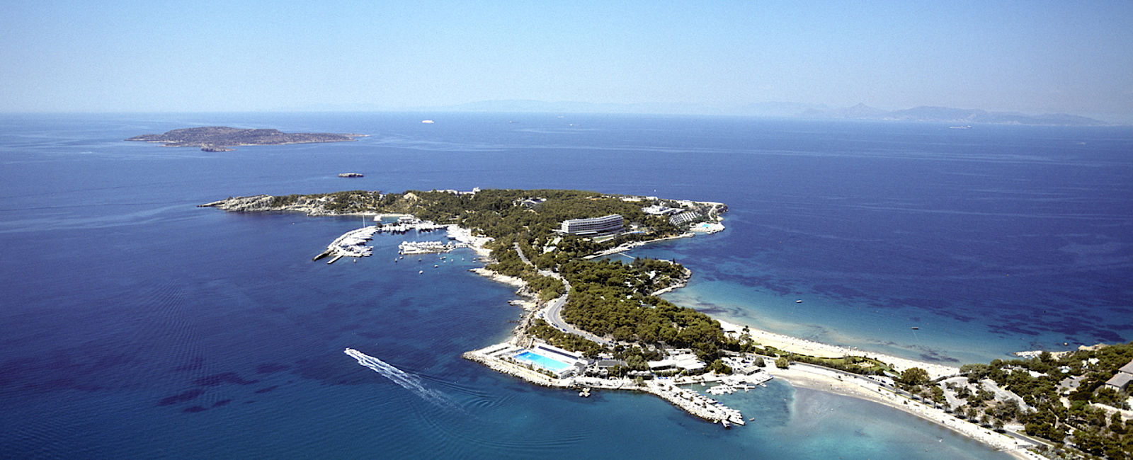 HOTEL TIPPS
 Arion, a Luxury Collection Resort & Spa, Astir Palace, Athens 
 Luxus Wellnessresort auf der Halbinsel Vouliagmeni 