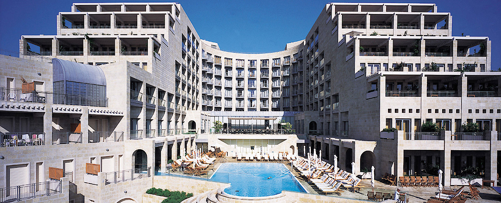 HOTEL TIPPS
 The David Citadel Hotel 
 Exquisites Design-Hotel mit schönem Panoramablick 