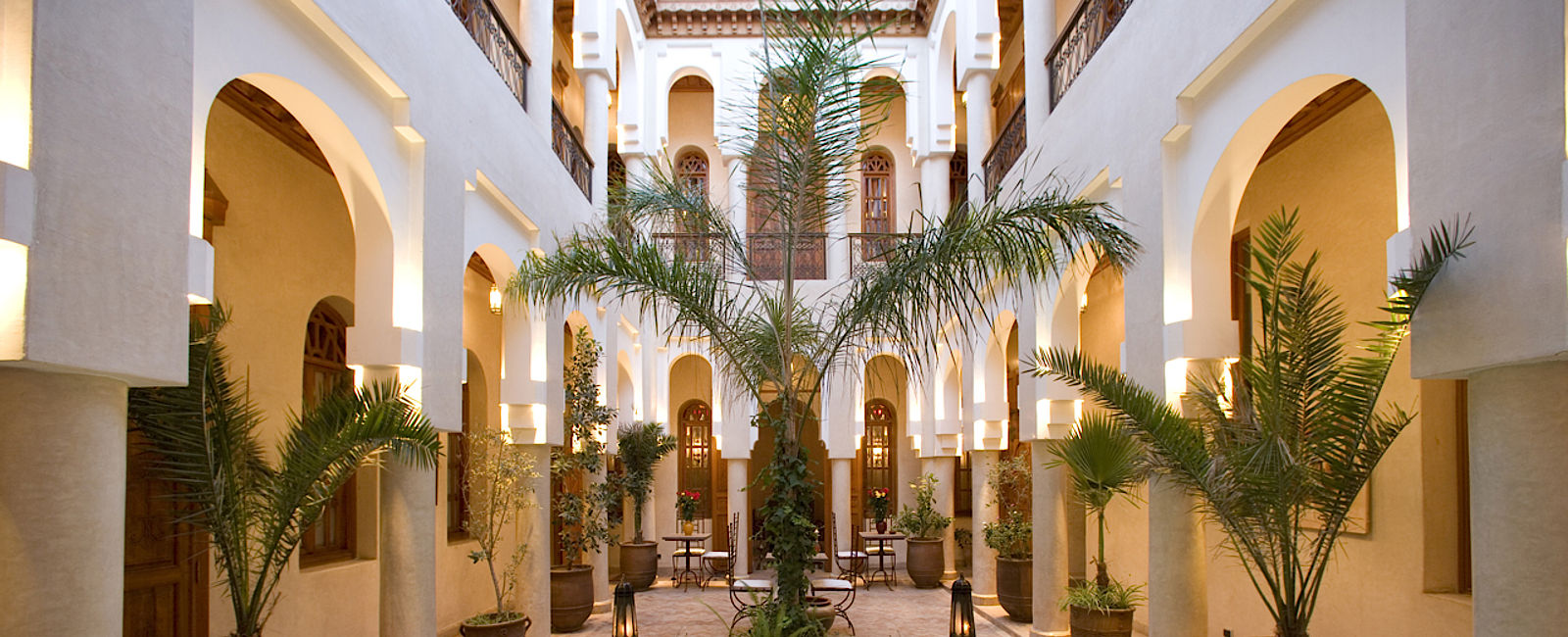 HOTELTEST
 Angsana Riads Collection 
 Orientalisches Sixpack 