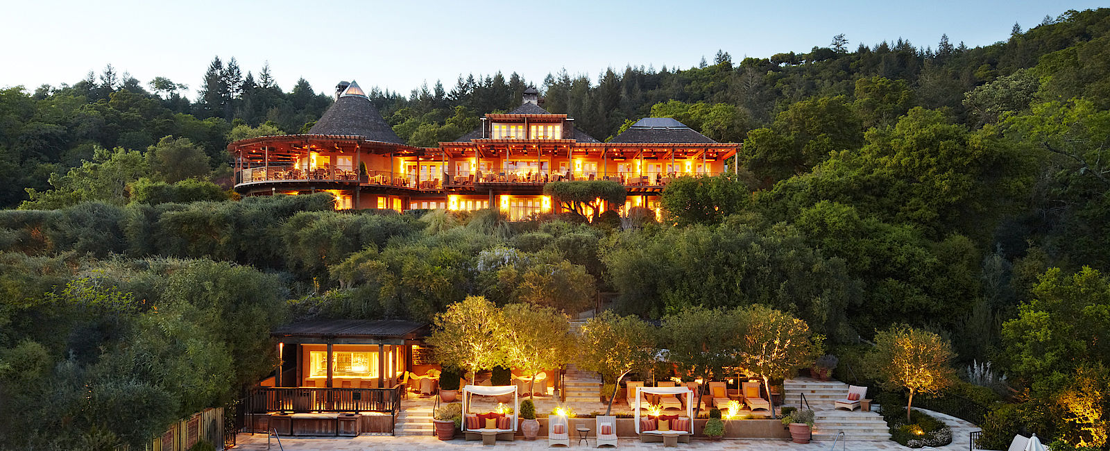 HOTEL TIPPS
 Auberge du Soleil 
 Luxuriöses Anwesen in den Wäldern von Napa Valley 