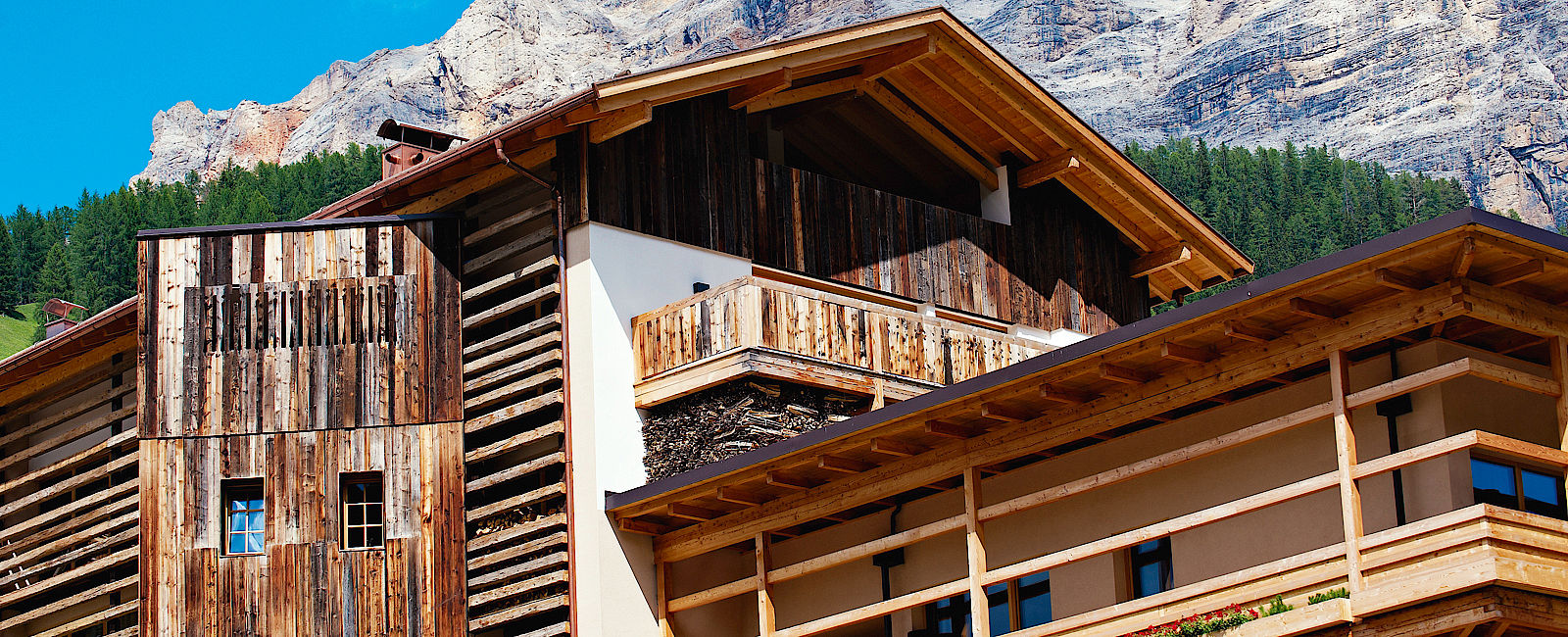 VERY SPECIAL HOTEL
 Lagació Mountain Residence 
 Ein Gipfel der Perfektion 