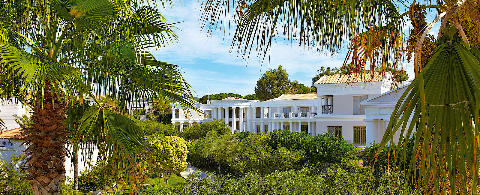 VERY SPECIAL HOTEL
 Grecotel Olympia Riviera Resort 
 An der olympischen Riviera 