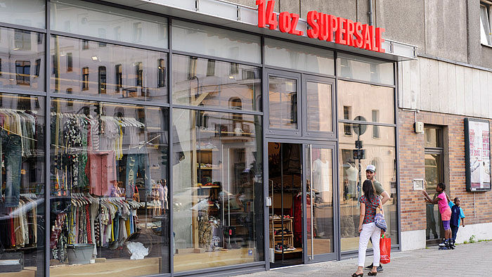  14 oz. Supersale in der Münzstraße © visitBerlin, Foto: Philip Koschel