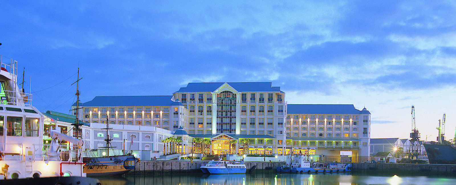 HOTELTEST
 The Table Bay Hotel 
 Trutzburg an der Waterfront 