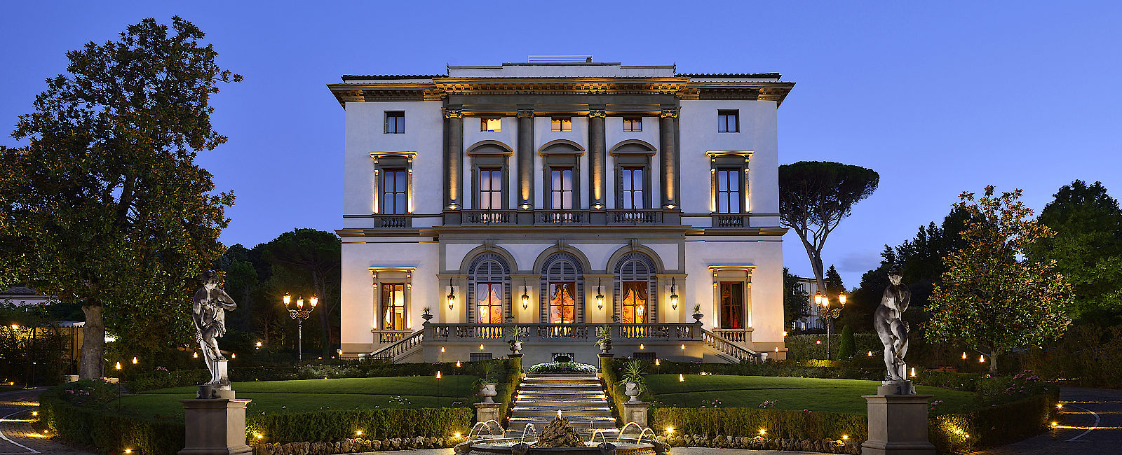 HOTEL TIPPS
 Villa Cora 
 Luxus Villa mit zeitgenössischen Details 