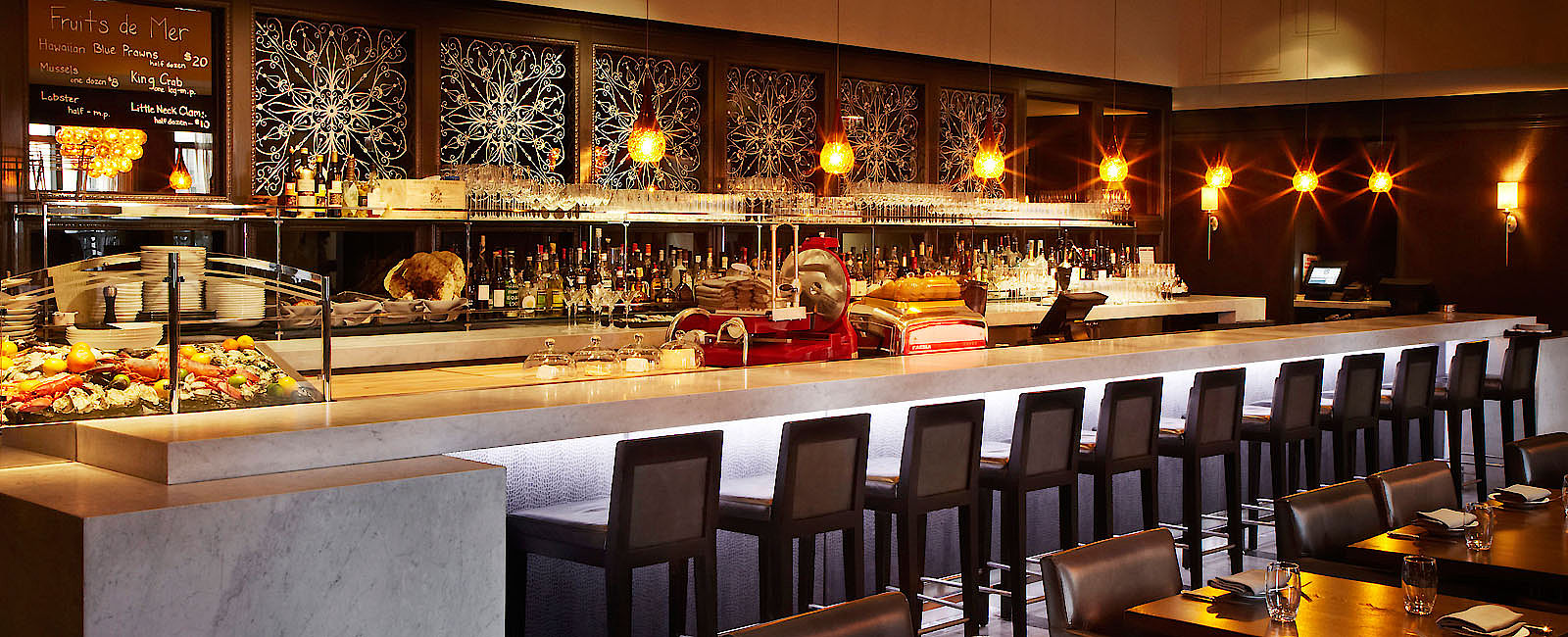 HOTEL TIPPS
 Waldorf Astoria Chicago 
 Exklusives Hotel mit schlichtem Design 